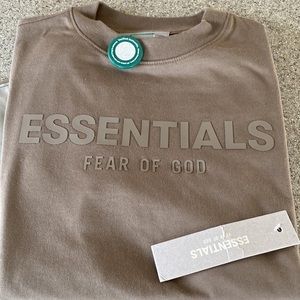 New ! Essentials t shirt Fear of God- tags attached